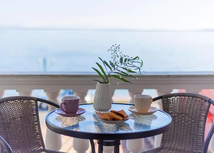 Marina Beachfront Apartment By Konnect, Ipsos